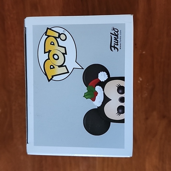 New in Box Santa Minnie Mouse Funko Pop #613 Vinyl collectible figurine - Picture 5 of 6